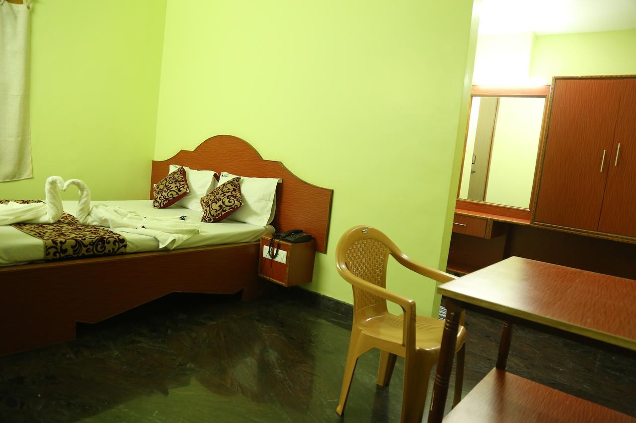 Hotel Vijay Pollāchi Exteriér fotografie