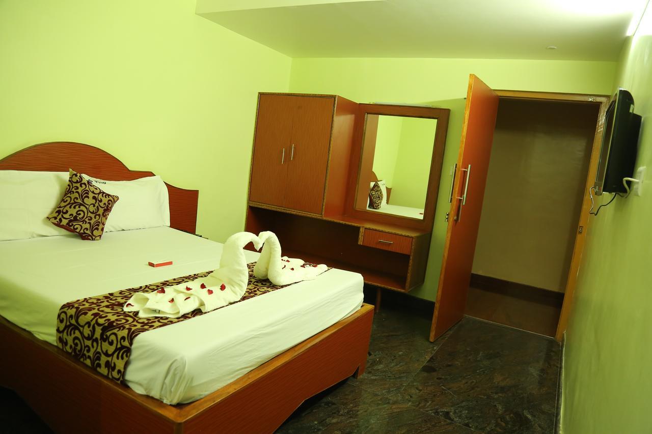 Hotel Vijay Pollāchi Exteriér fotografie