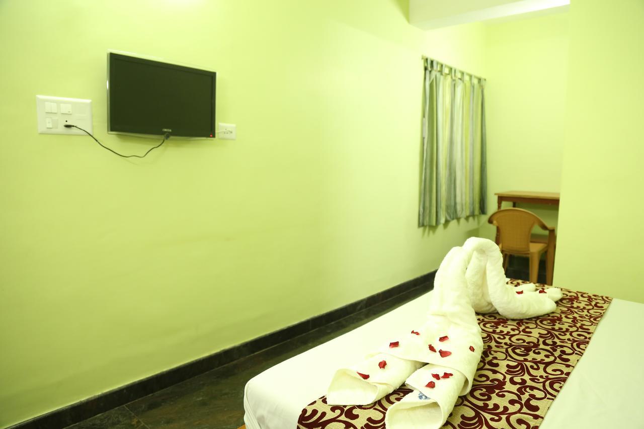 Hotel Vijay Pollāchi Exteriér fotografie